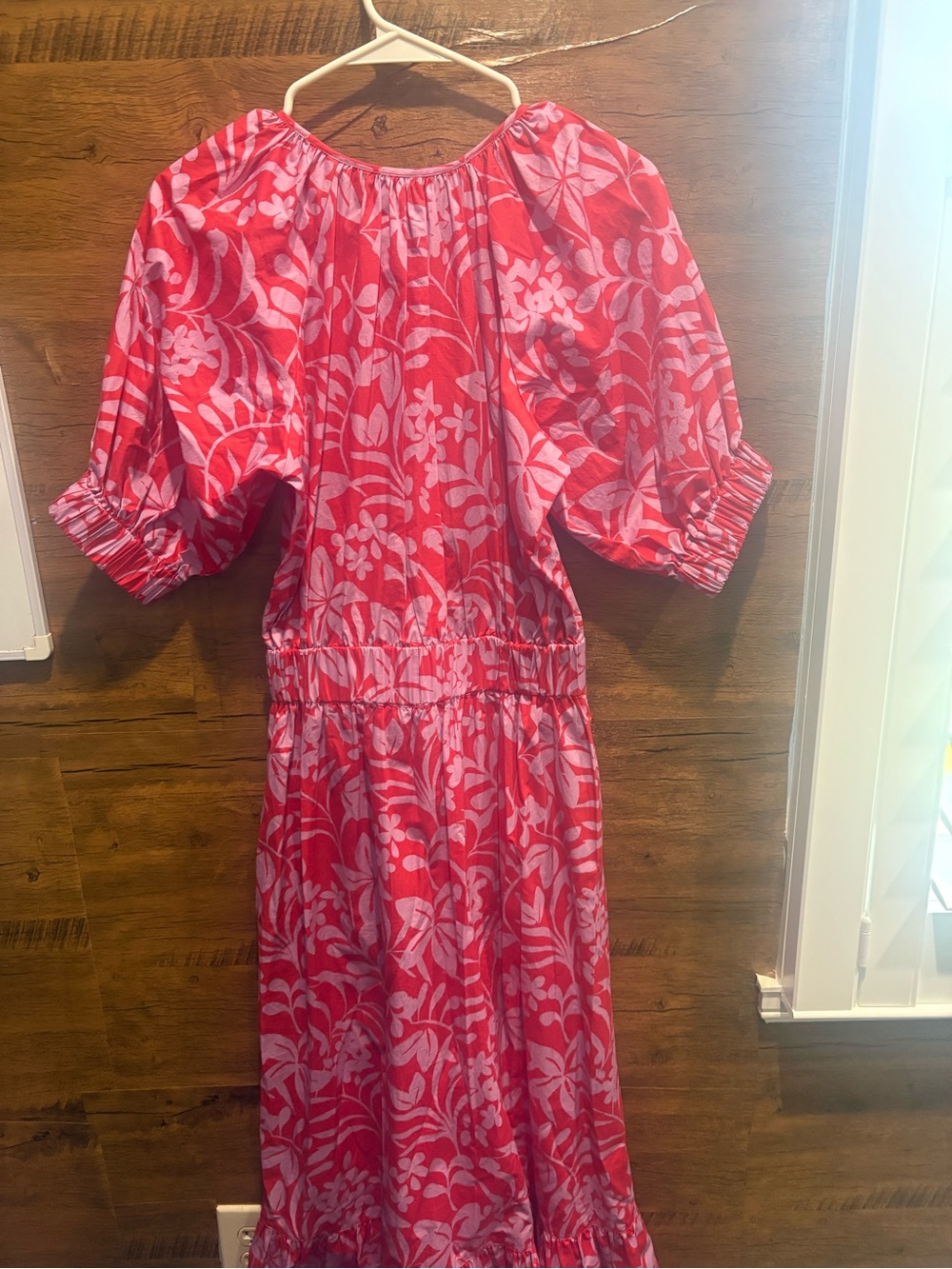 Voyageur Mersea Hedy Tropical red Floral Puff Sleeve Tiered Midi - Picture 8 of 10